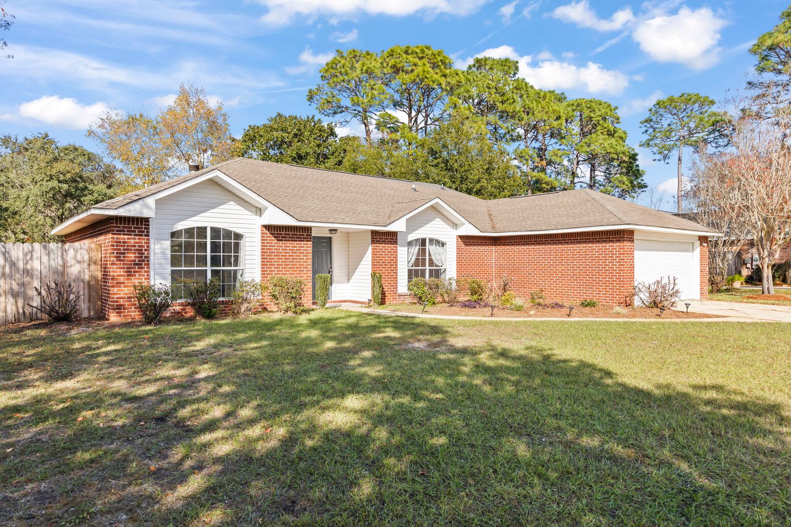 Updated Home in Raintree Estates! – photo 1