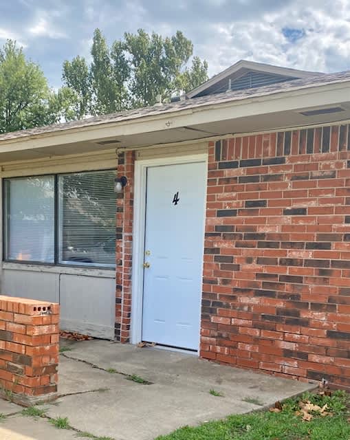 210 Nw North St – photo 1 of 7