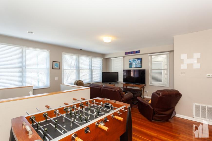 2440 North Ashland Avenue – photo 1