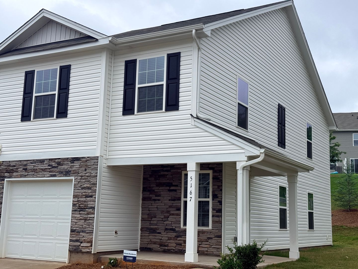 Like New, Upgraded townhome! – photo 1