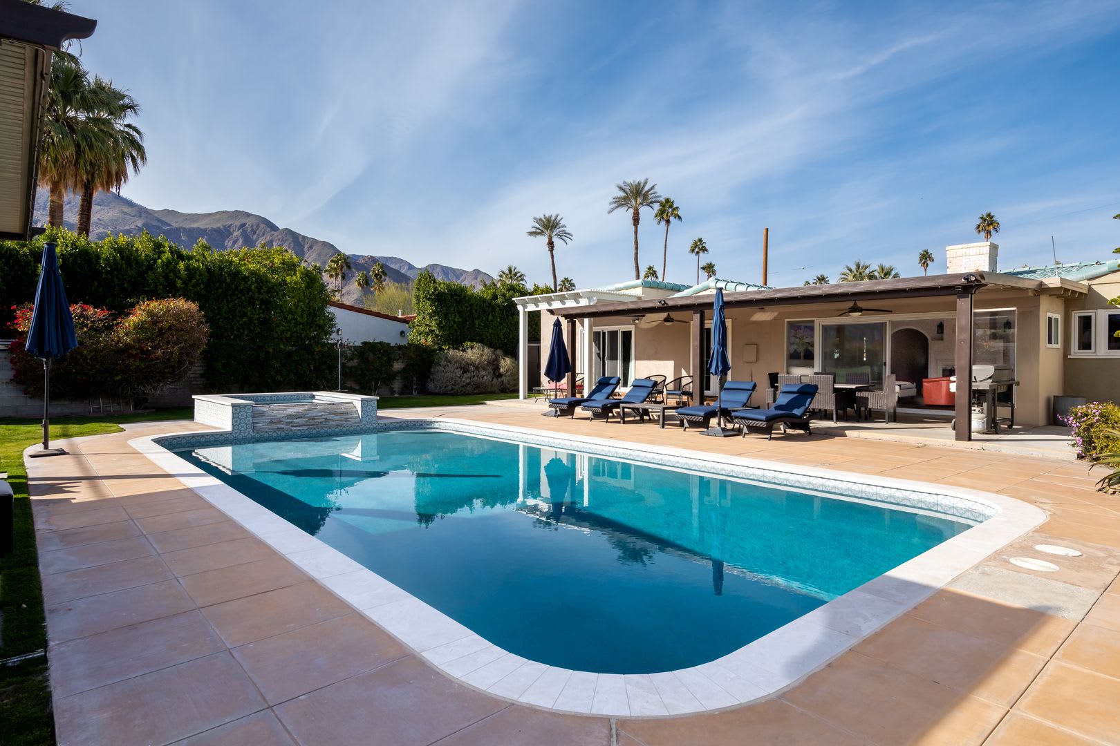 Movie Colony Oasis – photo 1