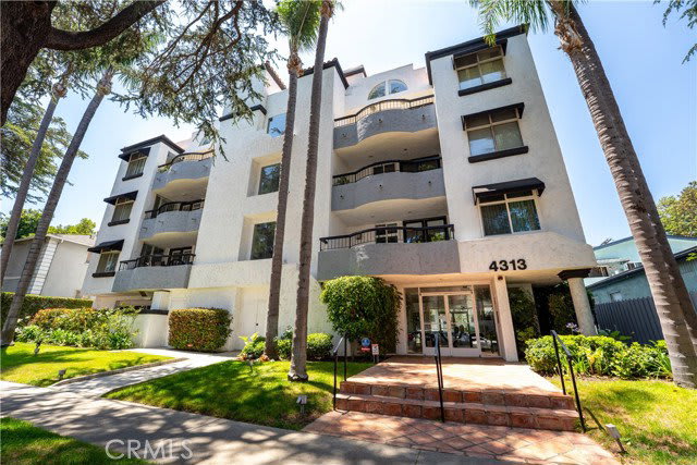 4313 Van Nuys Boulevard – photo 1