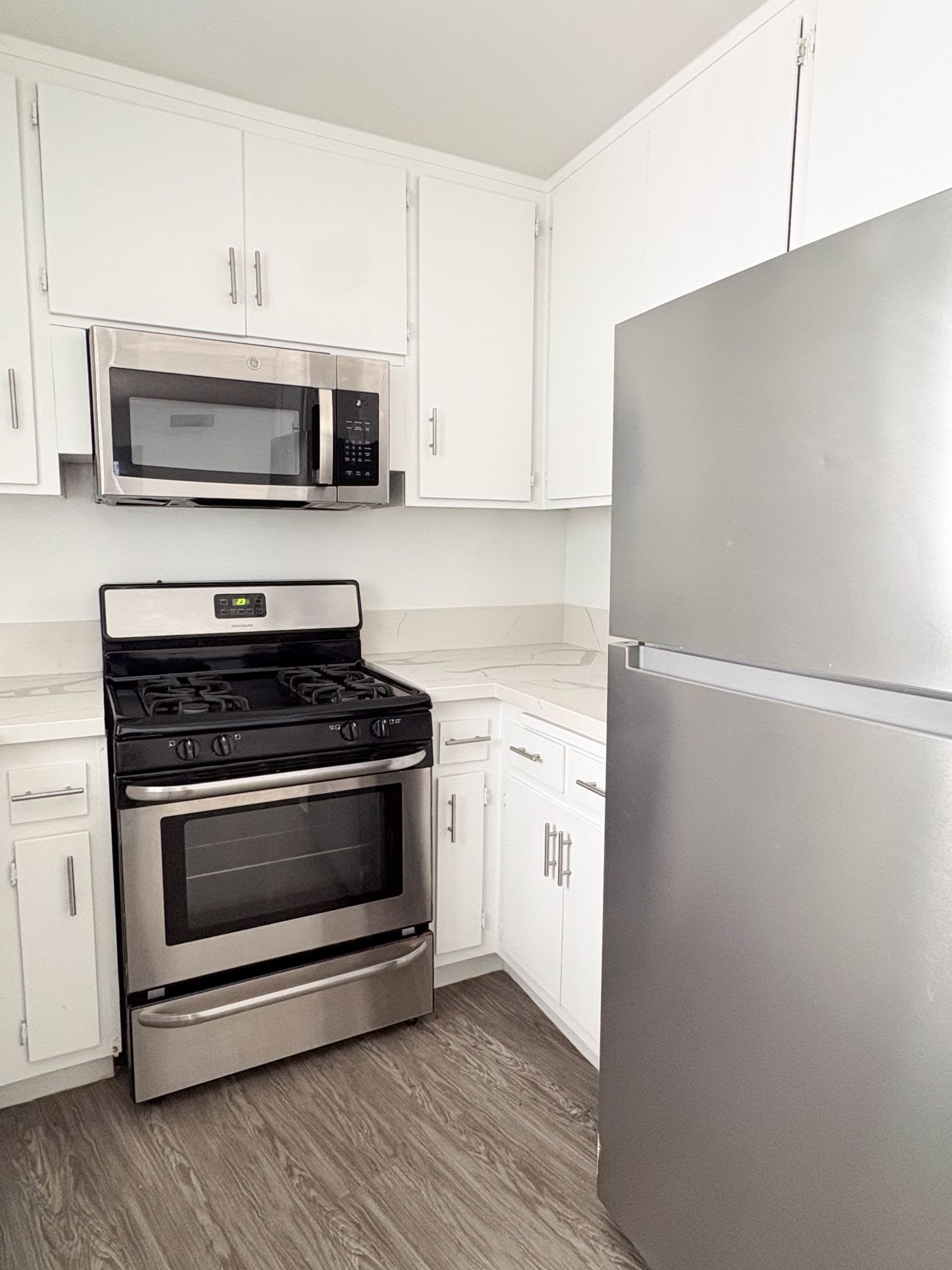 Studio City Midrise Apartments – photo 1