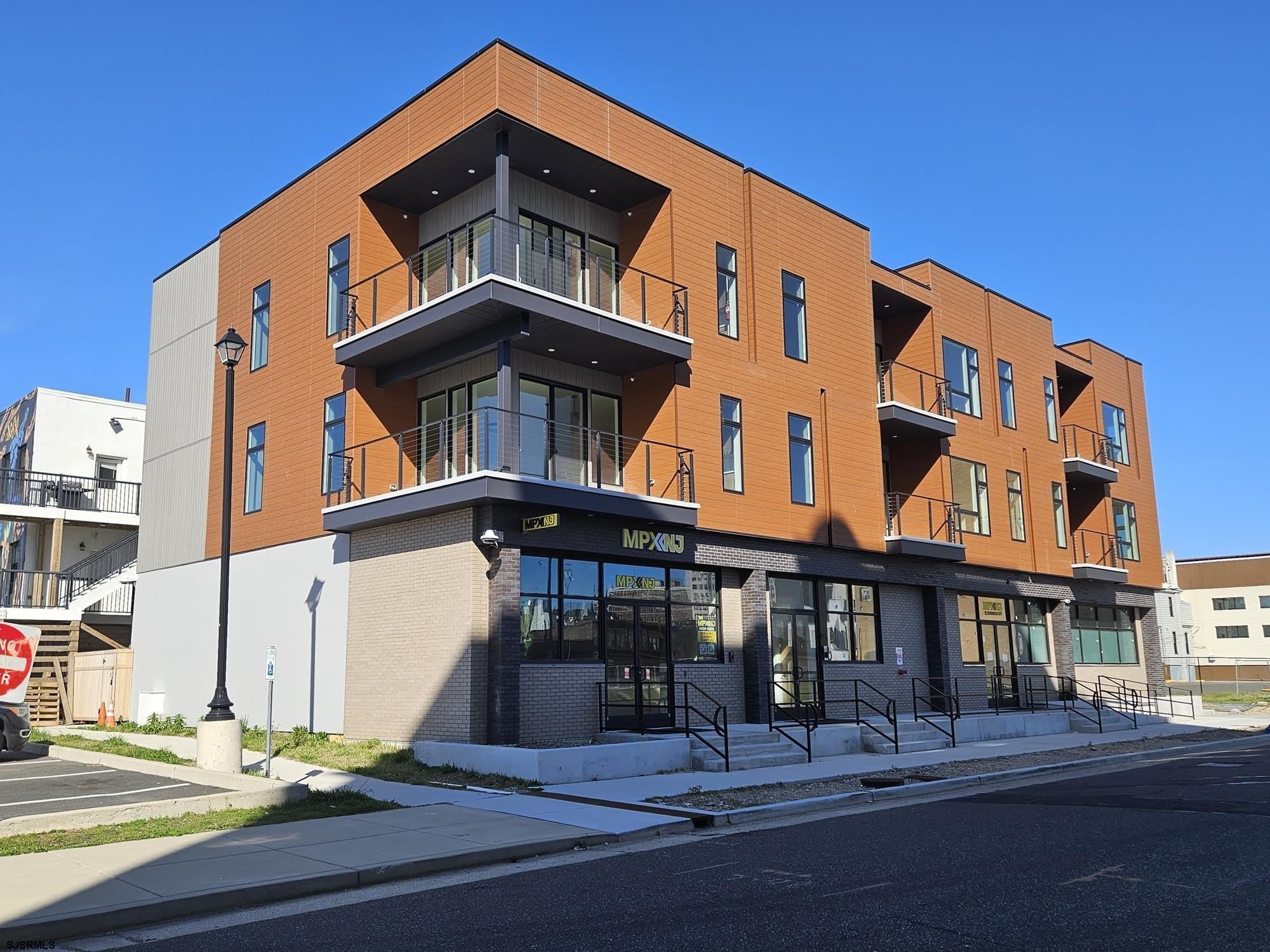 124 Saint James – photo 1