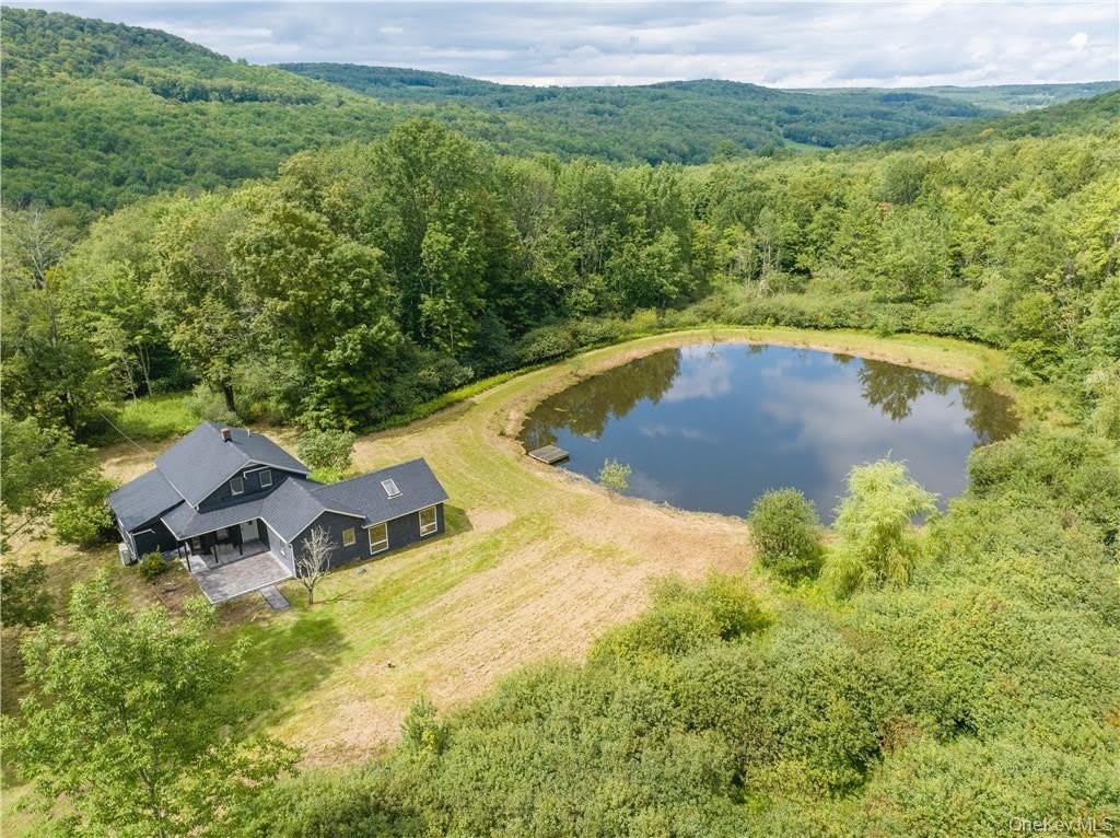 1667 Shandelee Road – photo 1 of 36