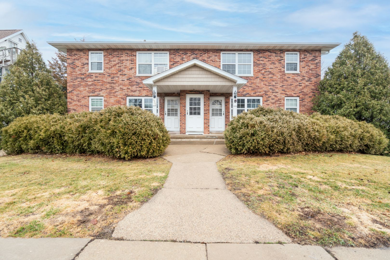 2500 Olive St – photo 1 of 14