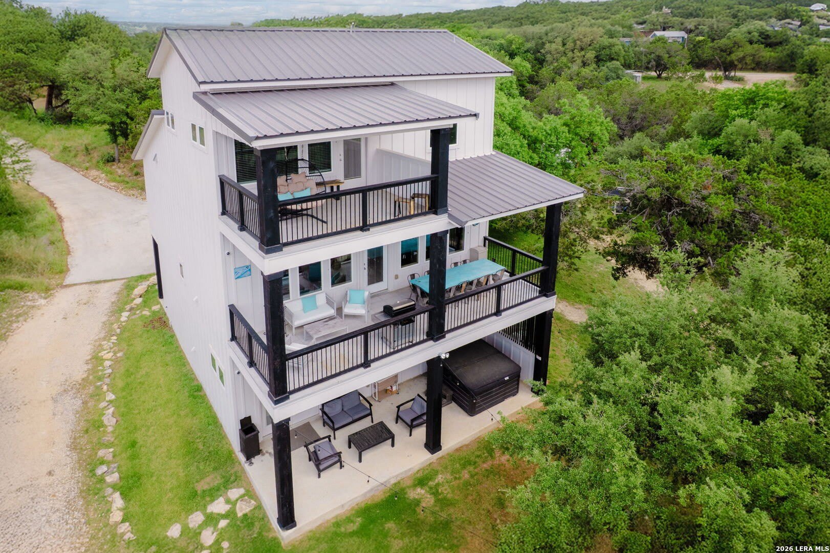 2488 Waterfront Park – photo 1 of 133