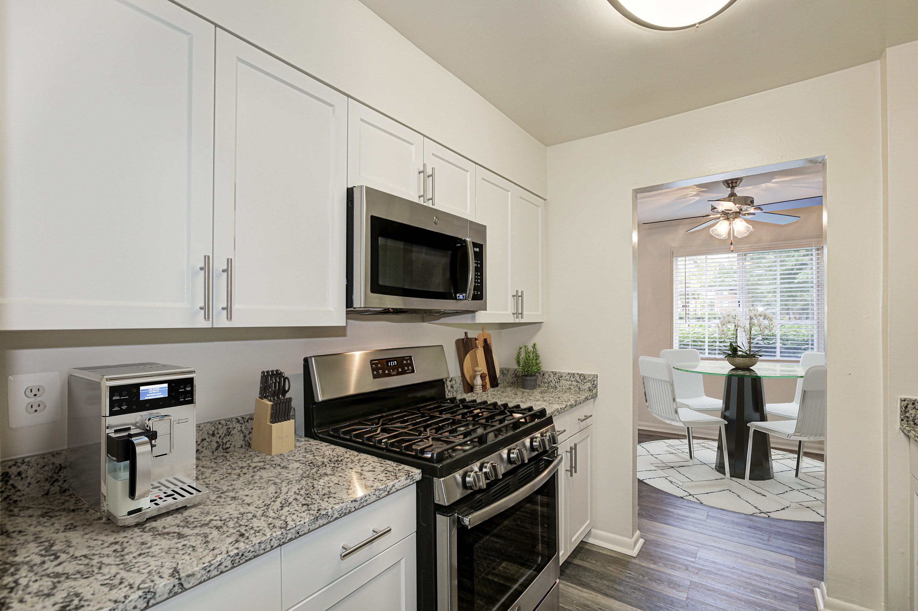Fairfax Square – photo 1