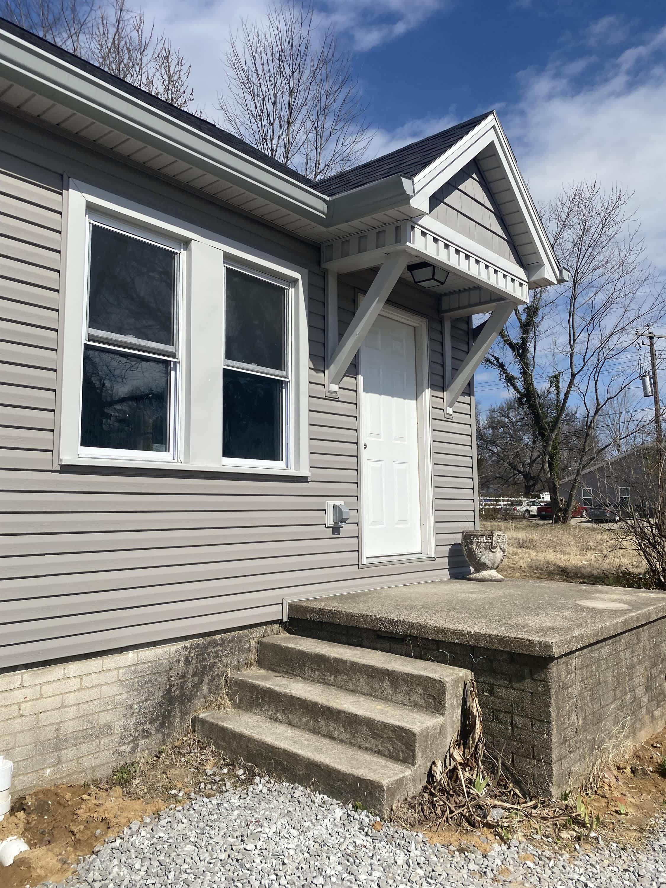 1608 East 7th StreetB – photo 1 of 7