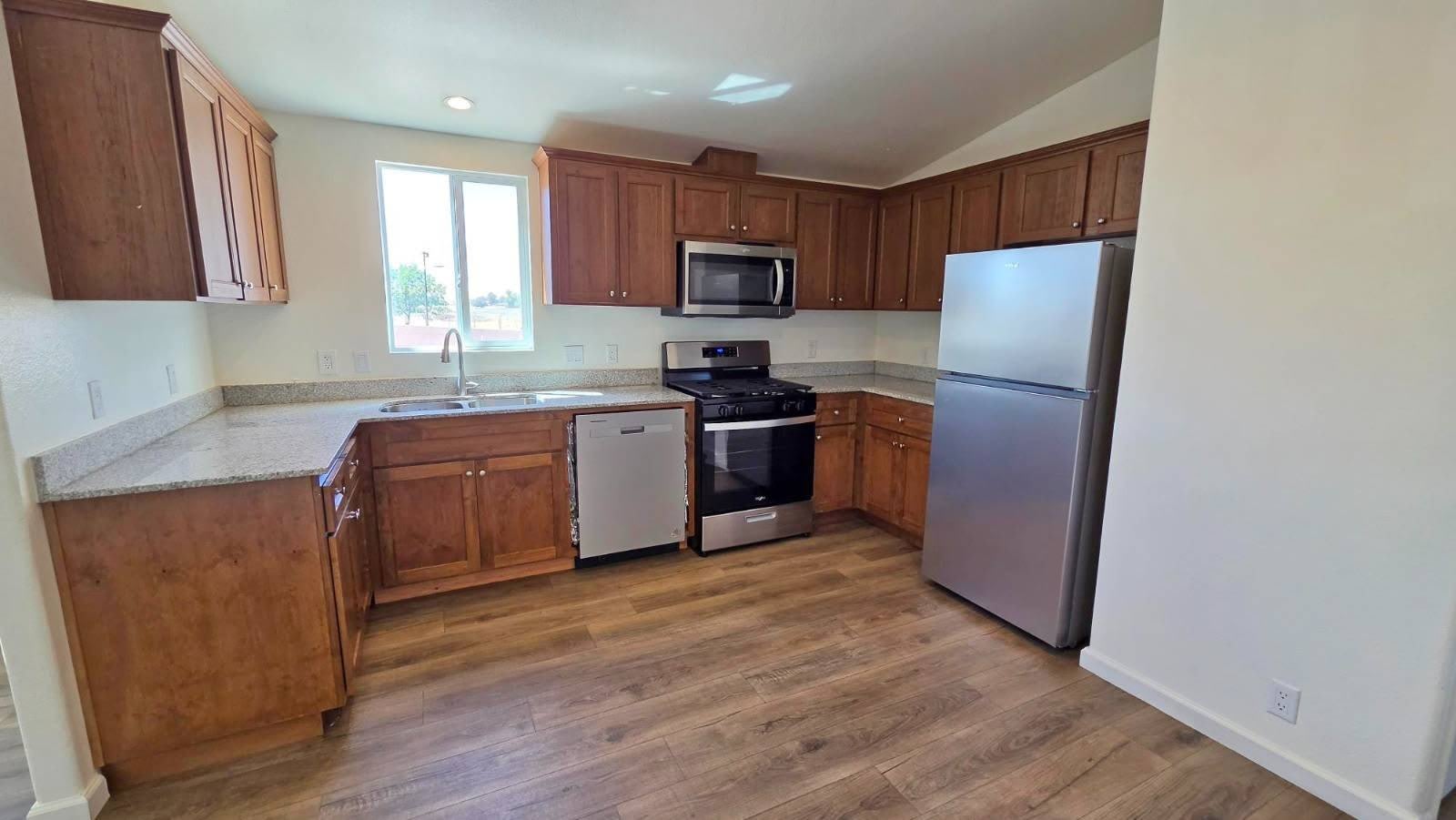1281 Elizabeth St – photo 1 of 12
