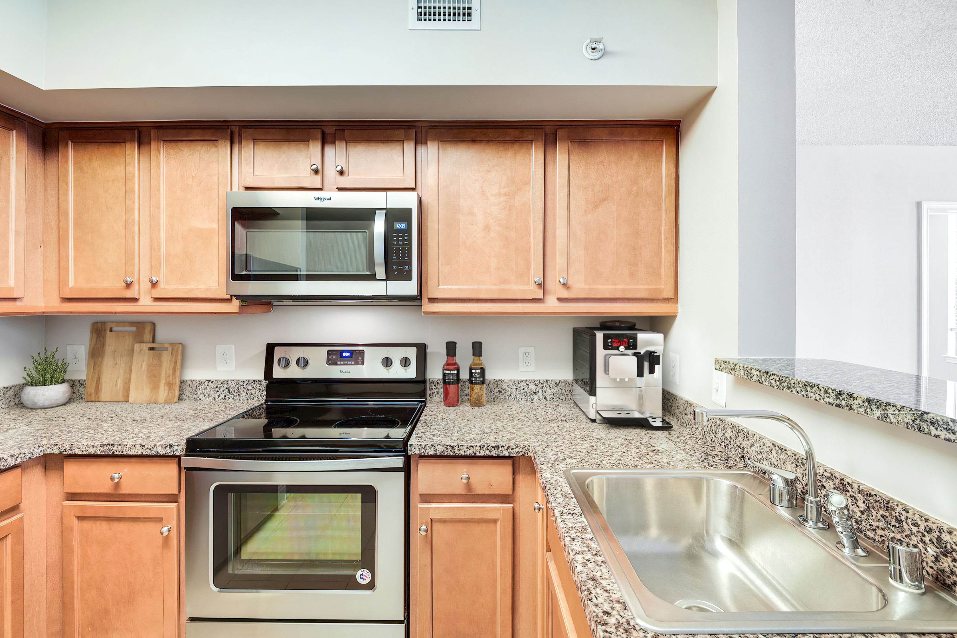 Massachusetts Court Apartments – photo 1