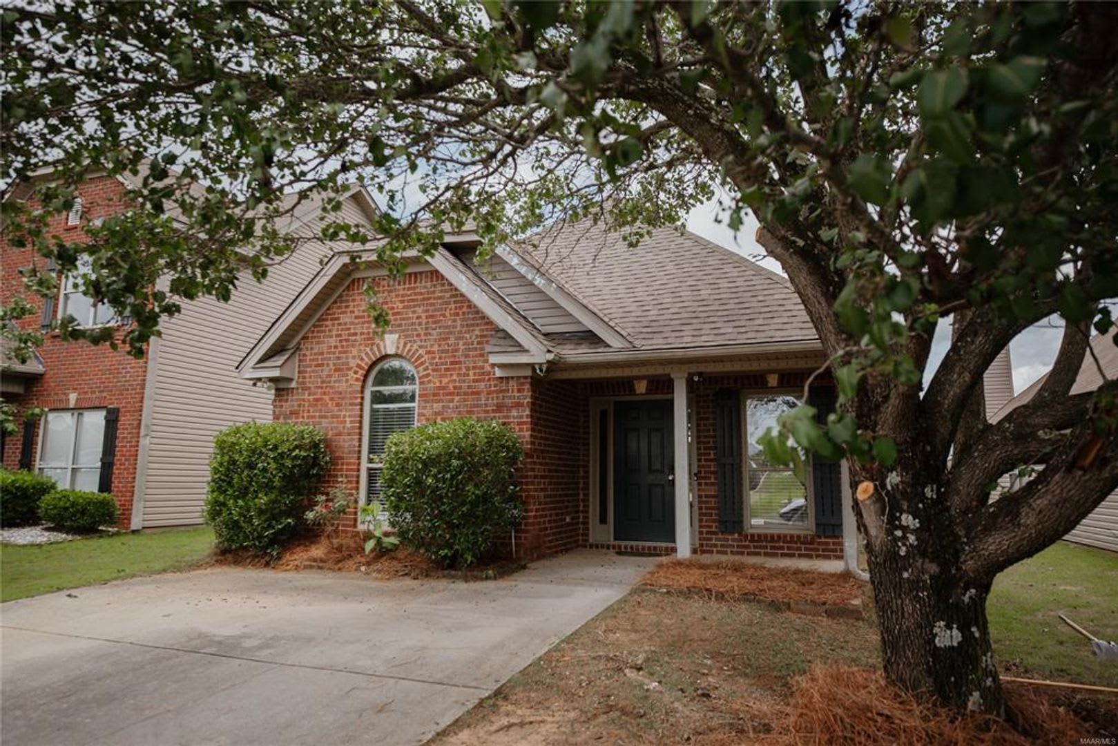 ** 3 Bed 2 Bath located in Park Lake ** to schedule a self tour – photo 1