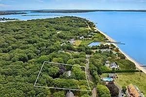 19 Peconic Ave – photo 1 of 44