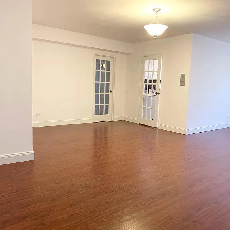 196 Morton Ave Apt G2 – photo 1 of 5
