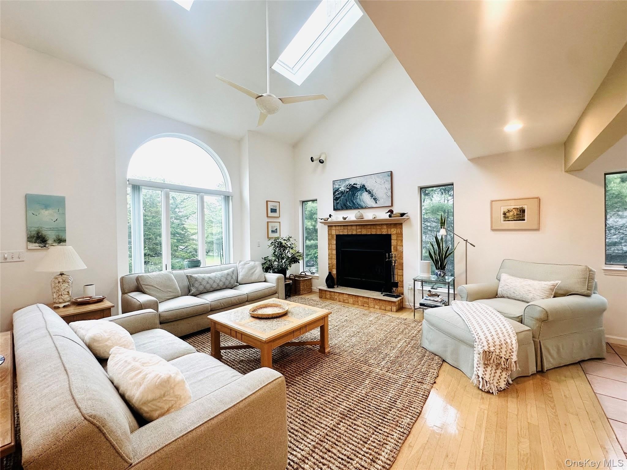 40 Hilltop Road – photo 1 of 25