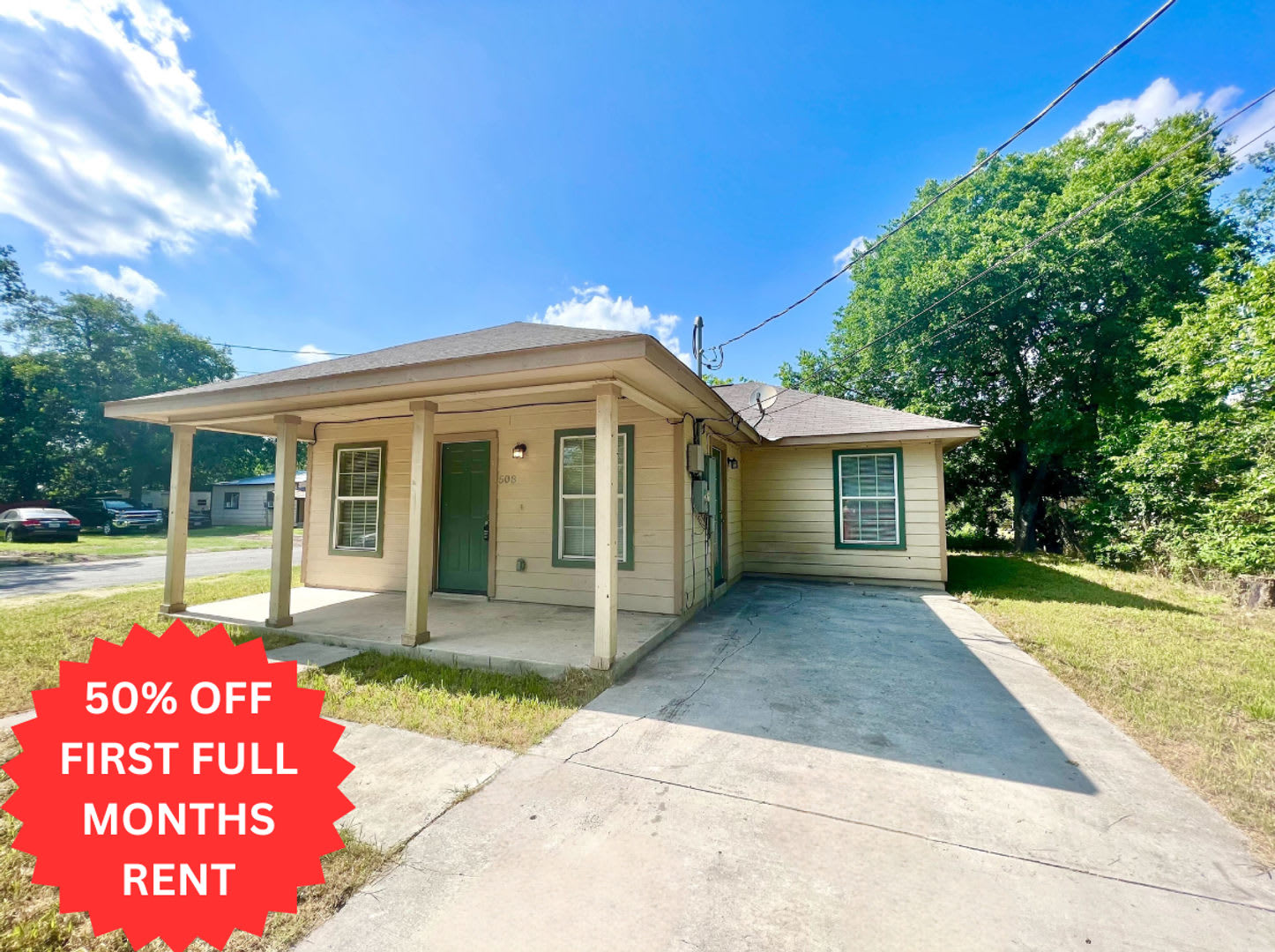 *MOVE IN SPECIAL* Great Location! 3 Bedroom Home Near Shopping &amp; Dining! – photo 1 of 19