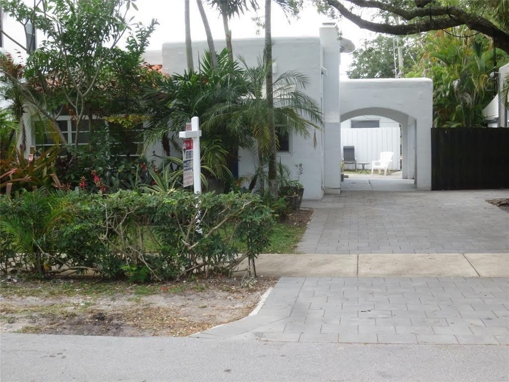 1004 NE 3rd Street – photo 1