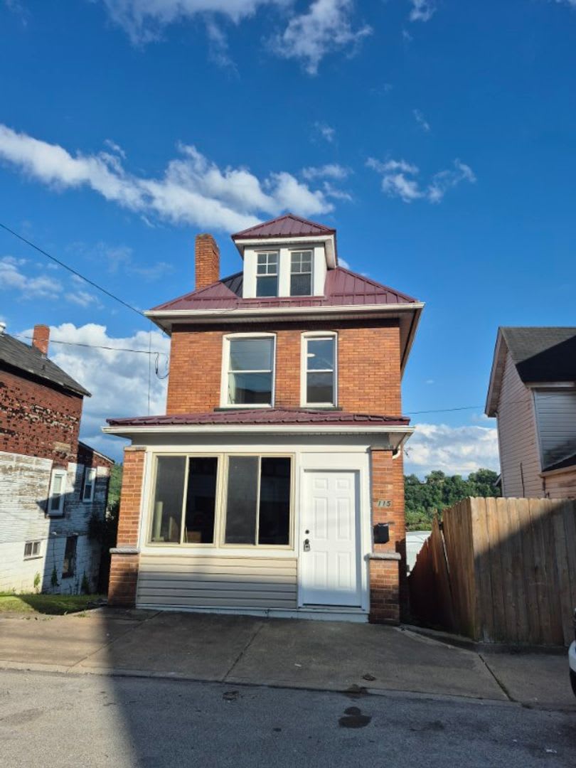 Charming 3Br Home In Tarentum Section 8 Considered – photo 1 of 19