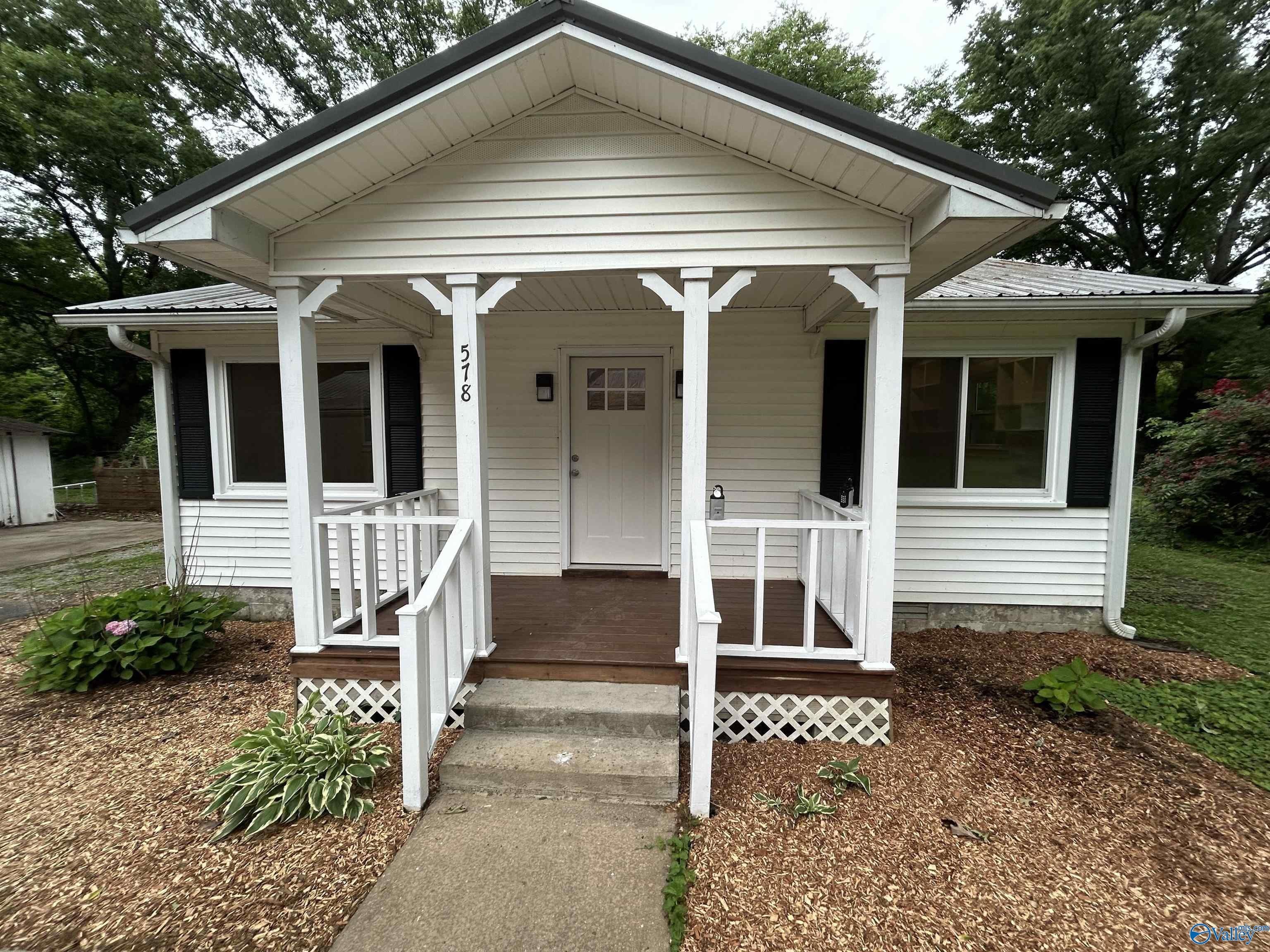 578 W Limestone Road – photo 1 of 21