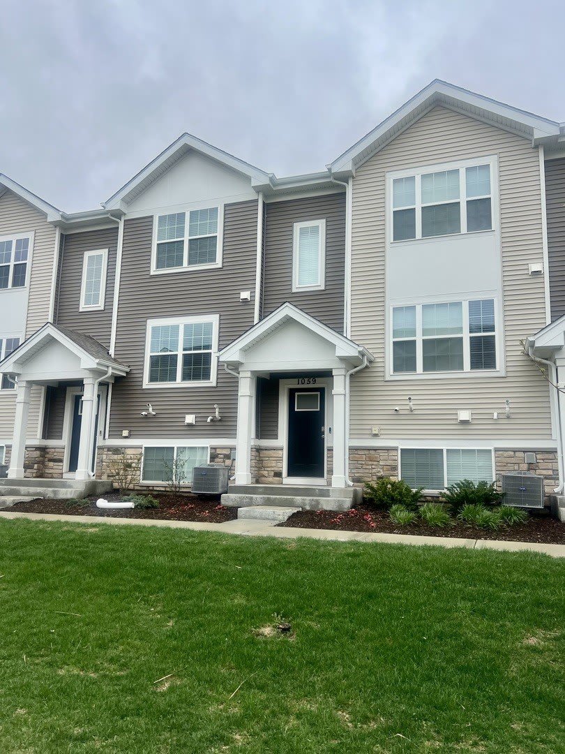 1059 Briar Glen Court – photo 1 of 15
