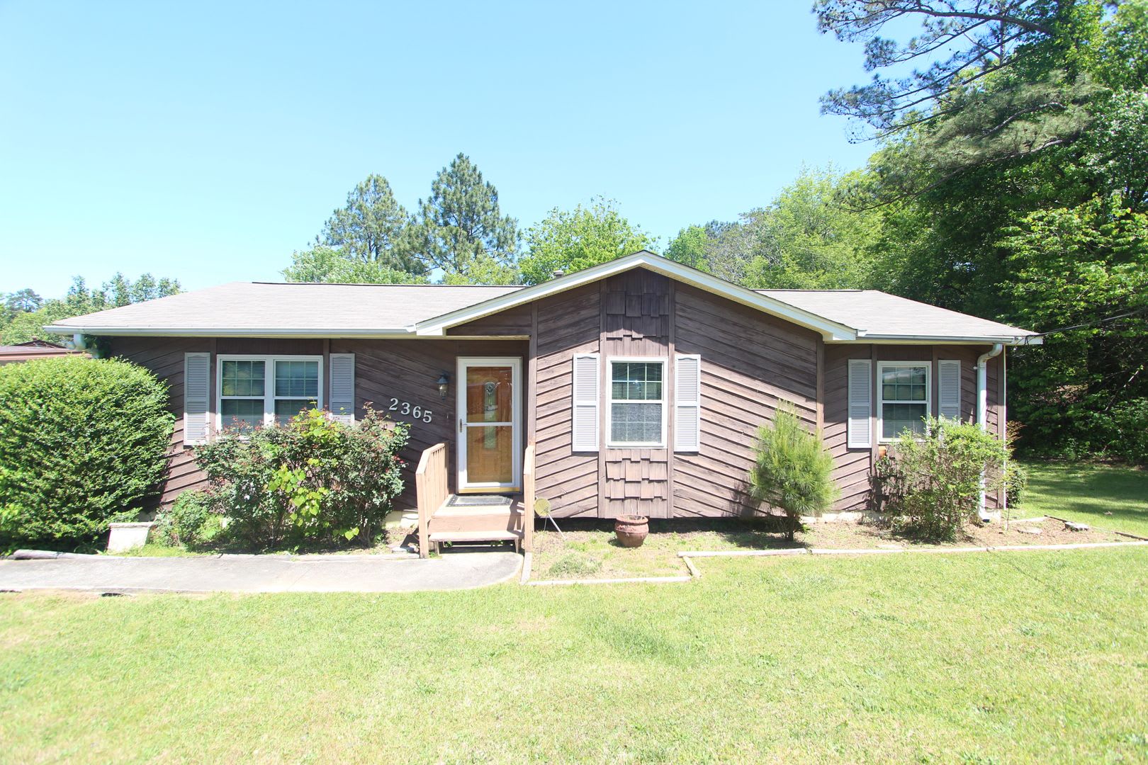 New On The Market with Fresh Updates!! Better Hurry!! – photo 1
