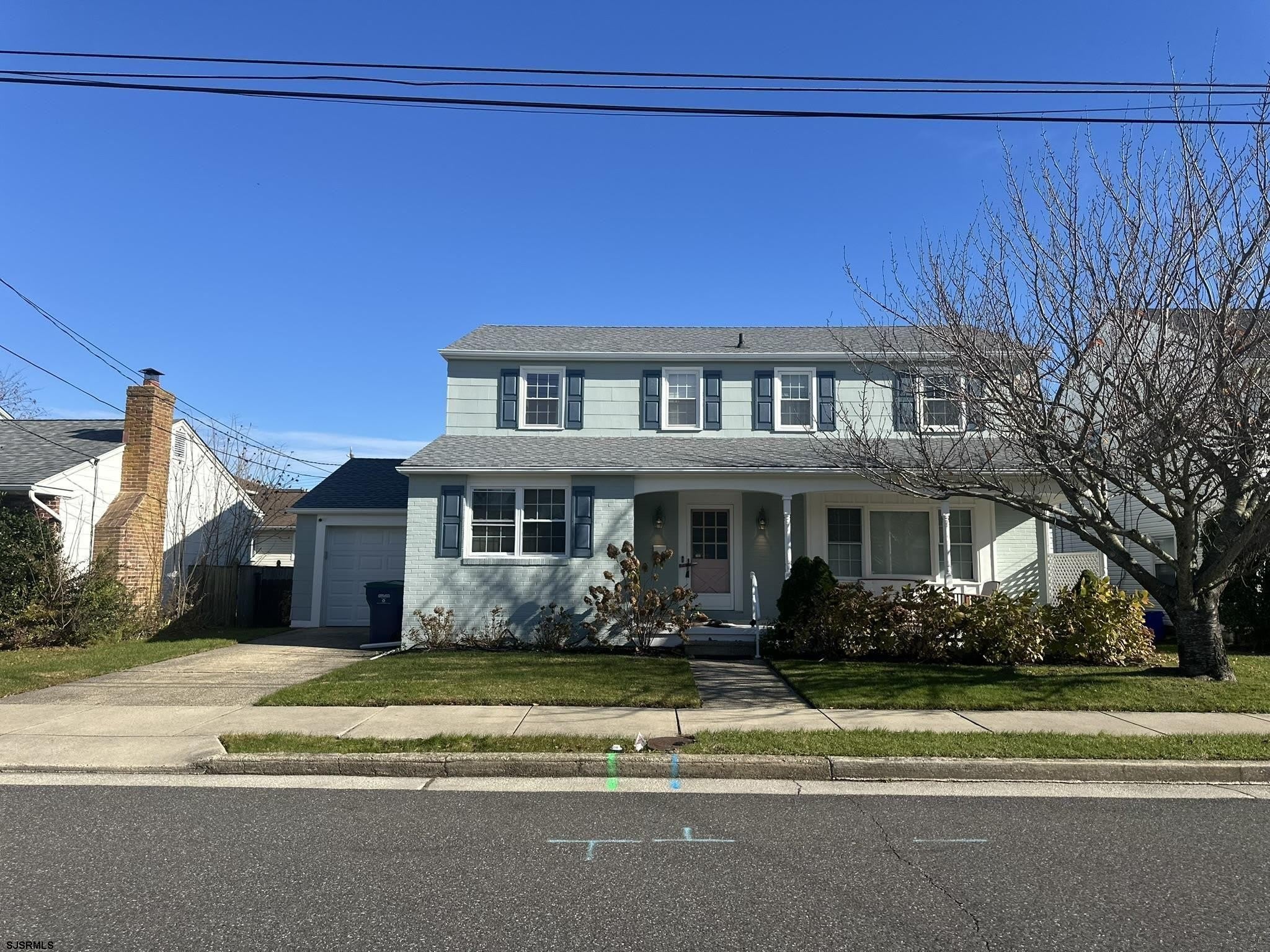 611 N Delavan Ave – photo 1 of 21