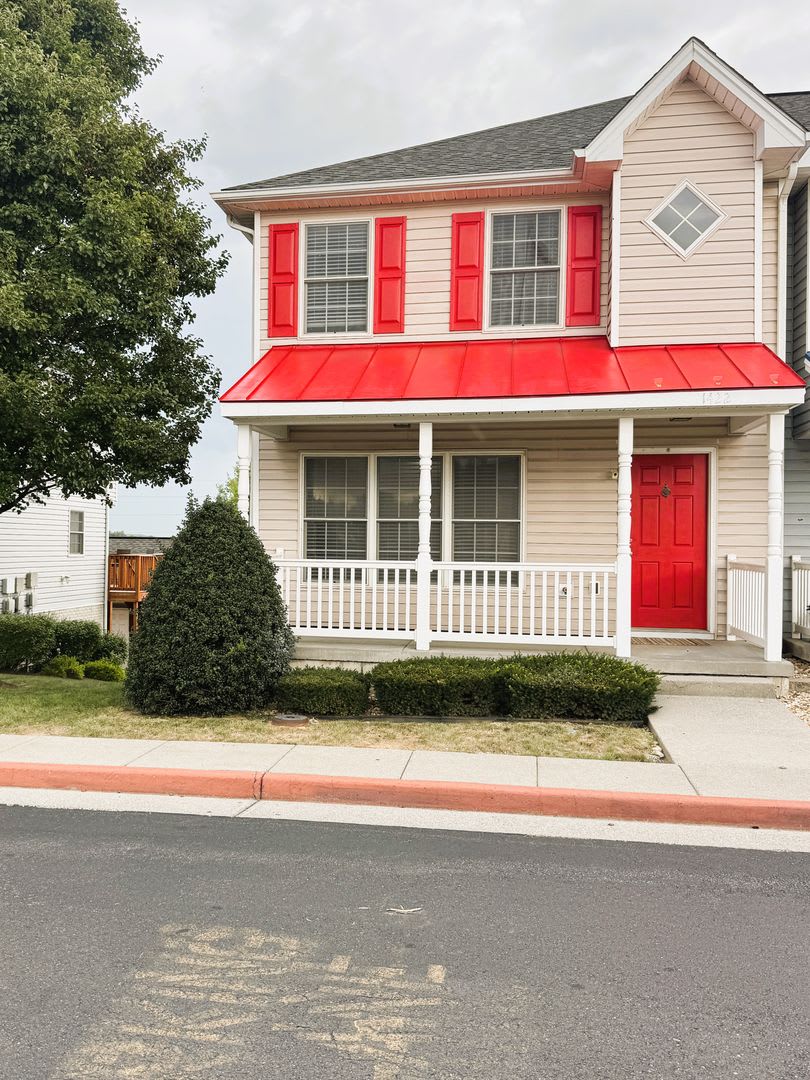 Spacious 3-Level Townhouse in Harrisonburg – photo 1