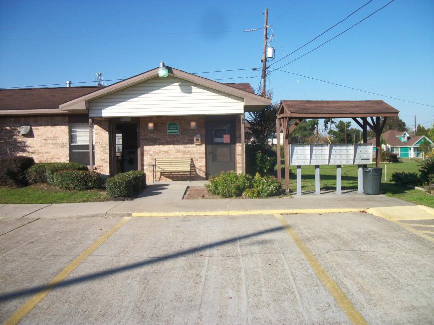 Willis Rental – photo 1 of 6