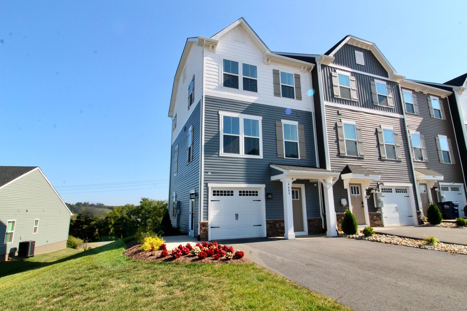 Townhome for rent with gorgeous mountain views! – photo 1 of 37