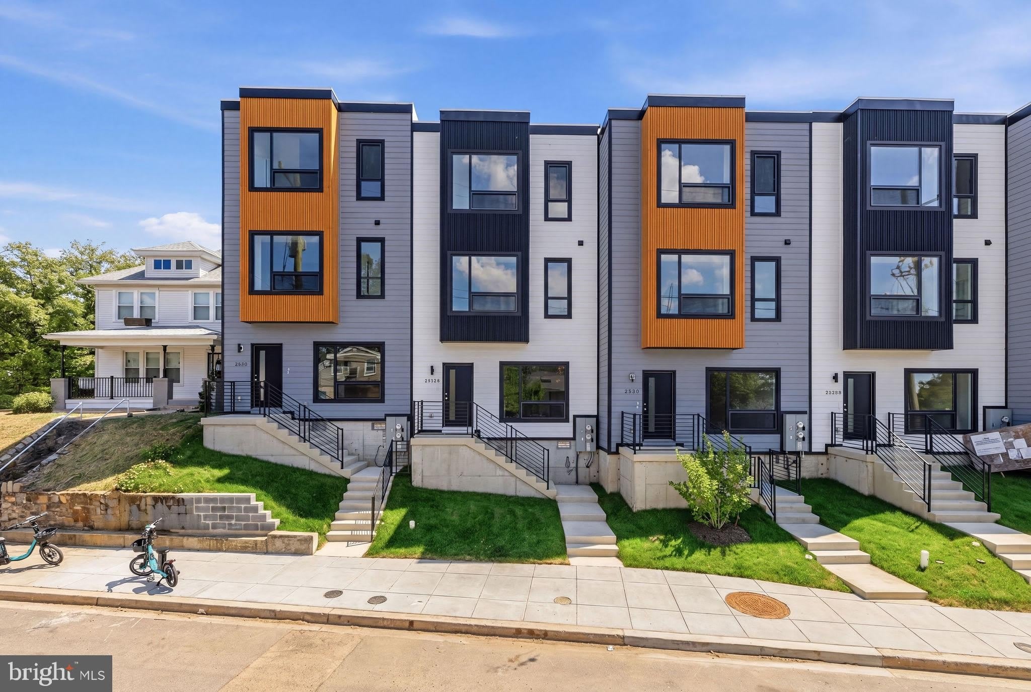 2530 ELVANS Road SE – photo 1