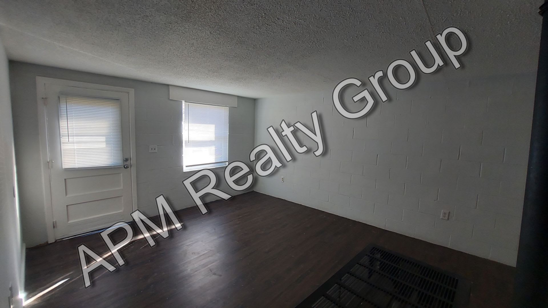 Two bedroom apt near Harden Street – photo 1 of 6