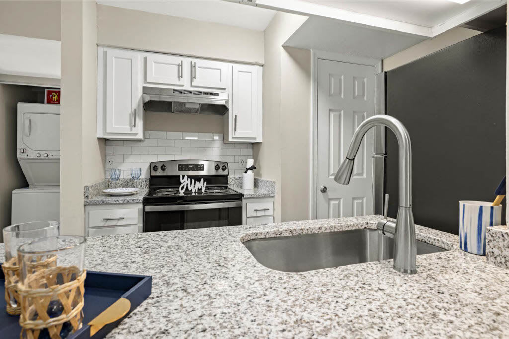 Park West End Apartments – photo 1