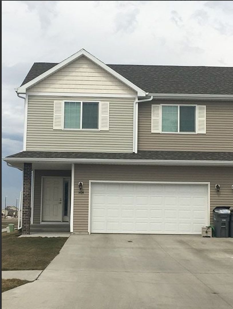3 Bed 3 Bath Twin Home – photo 1 of 83