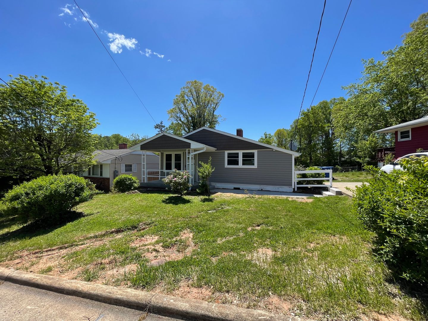 Well-maintained 3-bedroom, 2-bathroom single-family home – photo 1