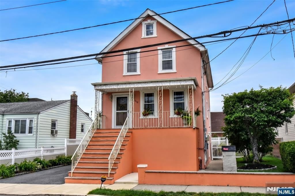112 Pink Street – photo 1