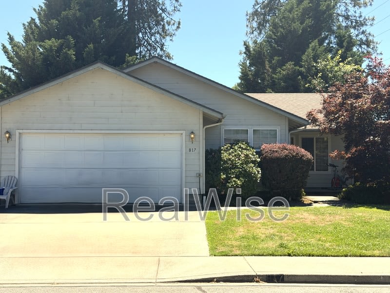 817 Golden Park Dr – photo 1