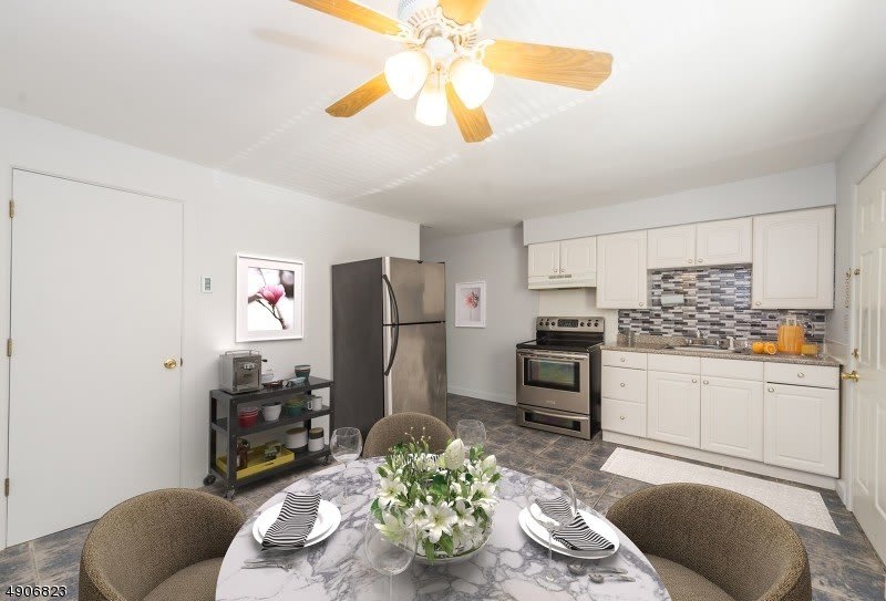62 King Cole Rd – photo 1 of 7
