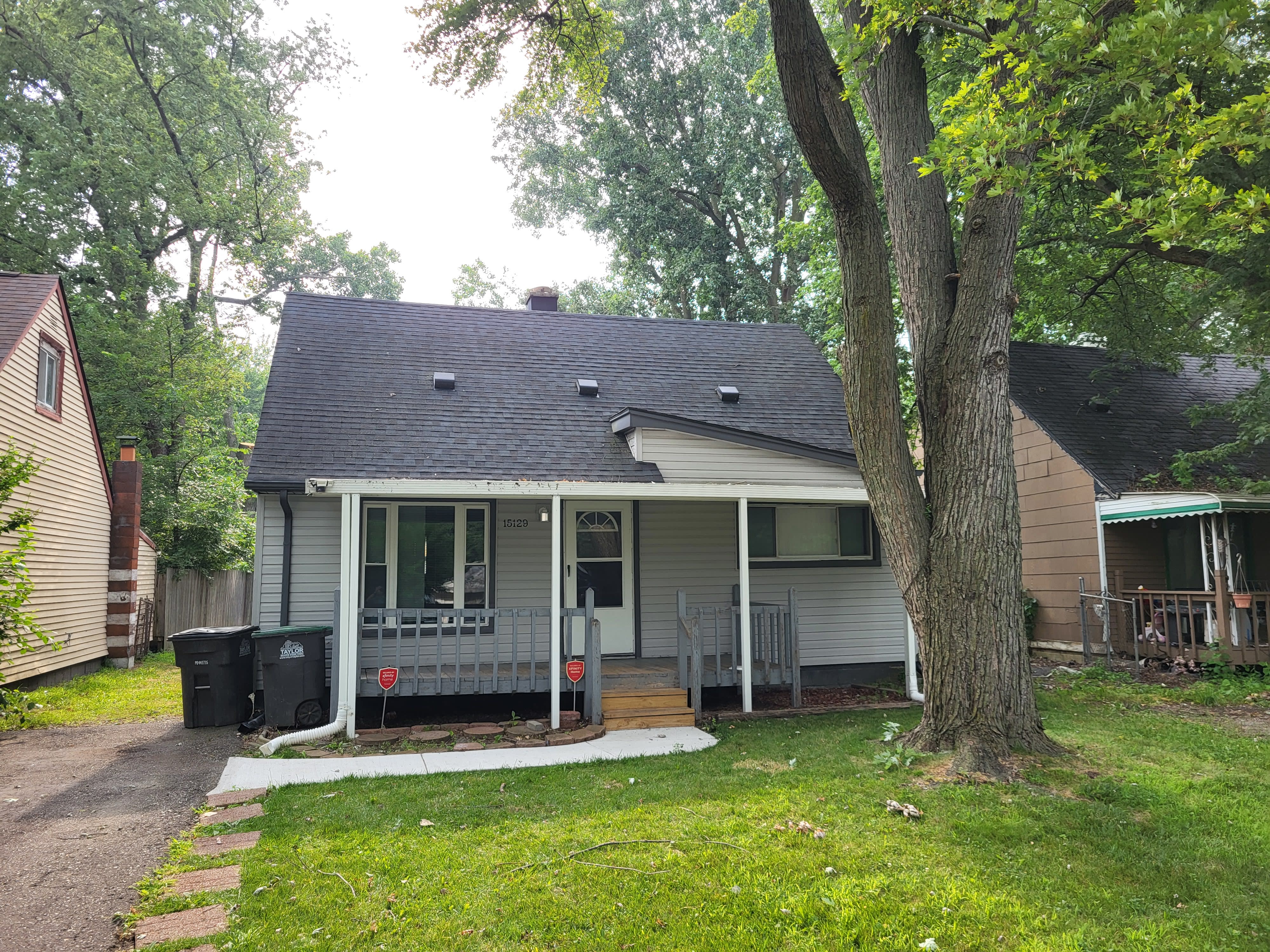 15129 Mcguire St – photo 1 of 10