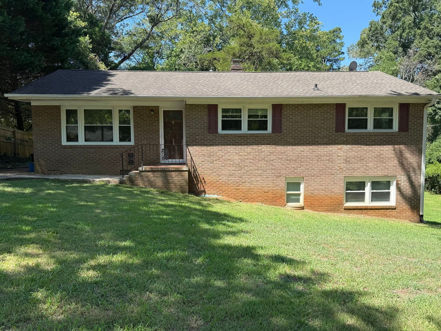 4 Bedroom 2 Bathroom Brick Home – photo 1