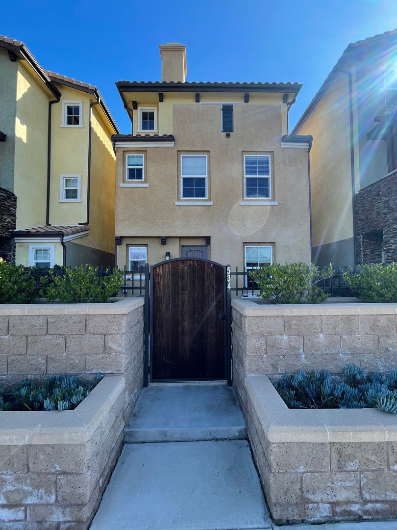 Gorgeous Tri-Level Home in El Cajon! 3 Bedroom 3.5 Bathroom in El Cajon! – photo 1