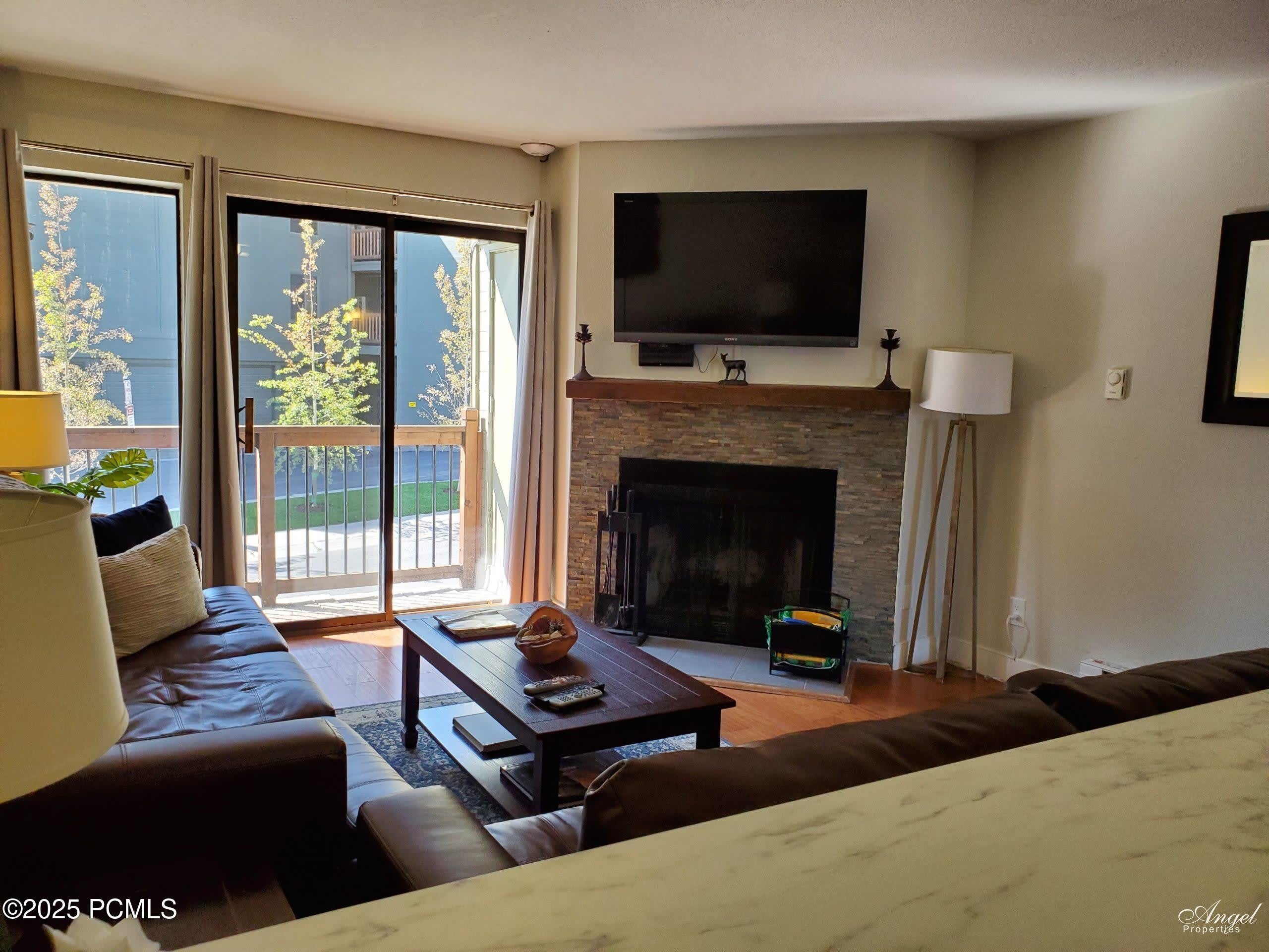 1530 Empire Avenue – photo 1 of 13