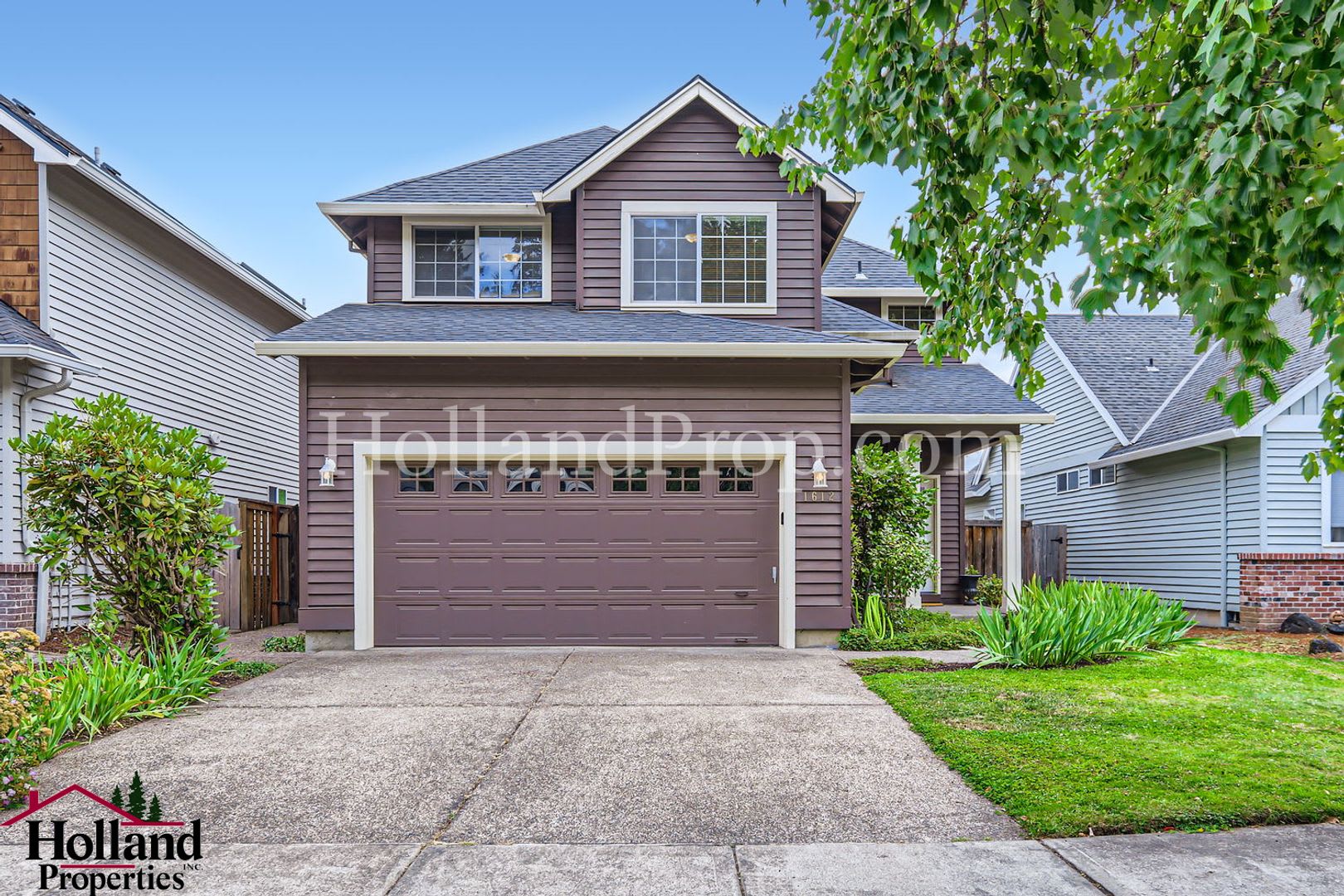 Beautiful Hillsboro Home With Spacious Garage And Fenced Yard – photo 1 of 206