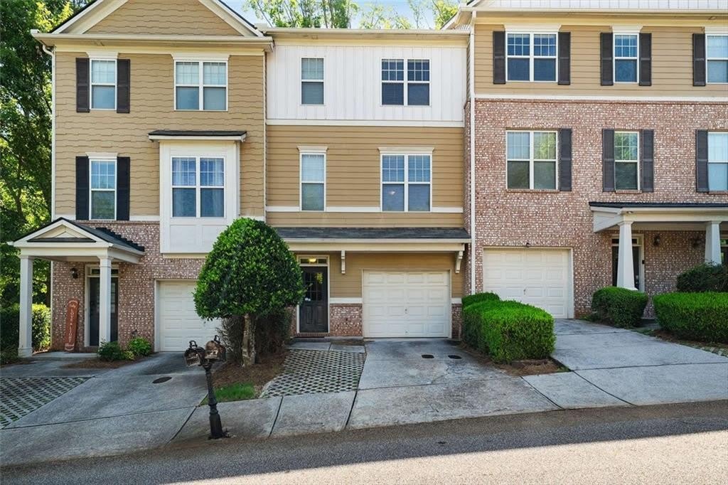 1798 Oakbrook Lane NW – photo 1