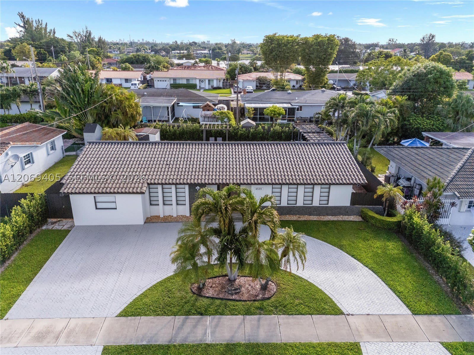 4535 SW 89th Pl – photo 1 of 13