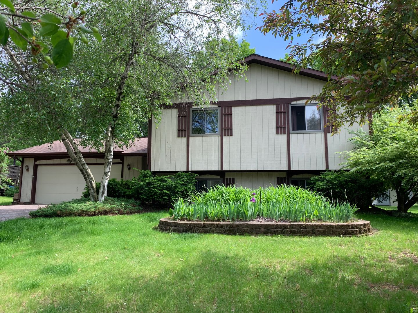 2 300 4Bd 2Ba 3303 Eddy Ln Available Now – photo 1