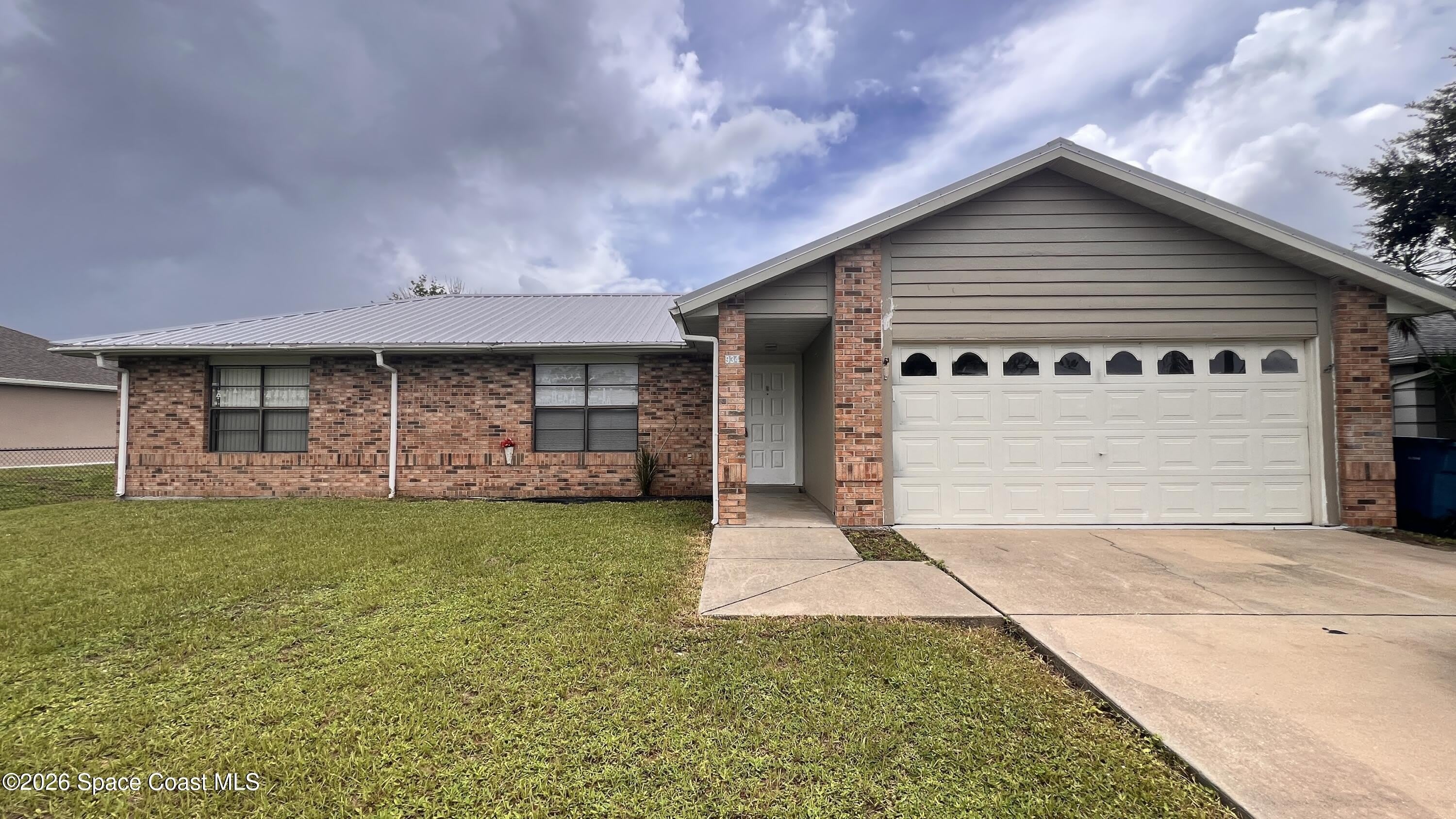 934 Colonial Avenue SE – photo 1