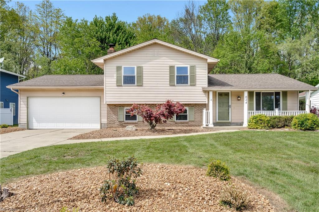 624 Angiline Drive – photo 1 of 17