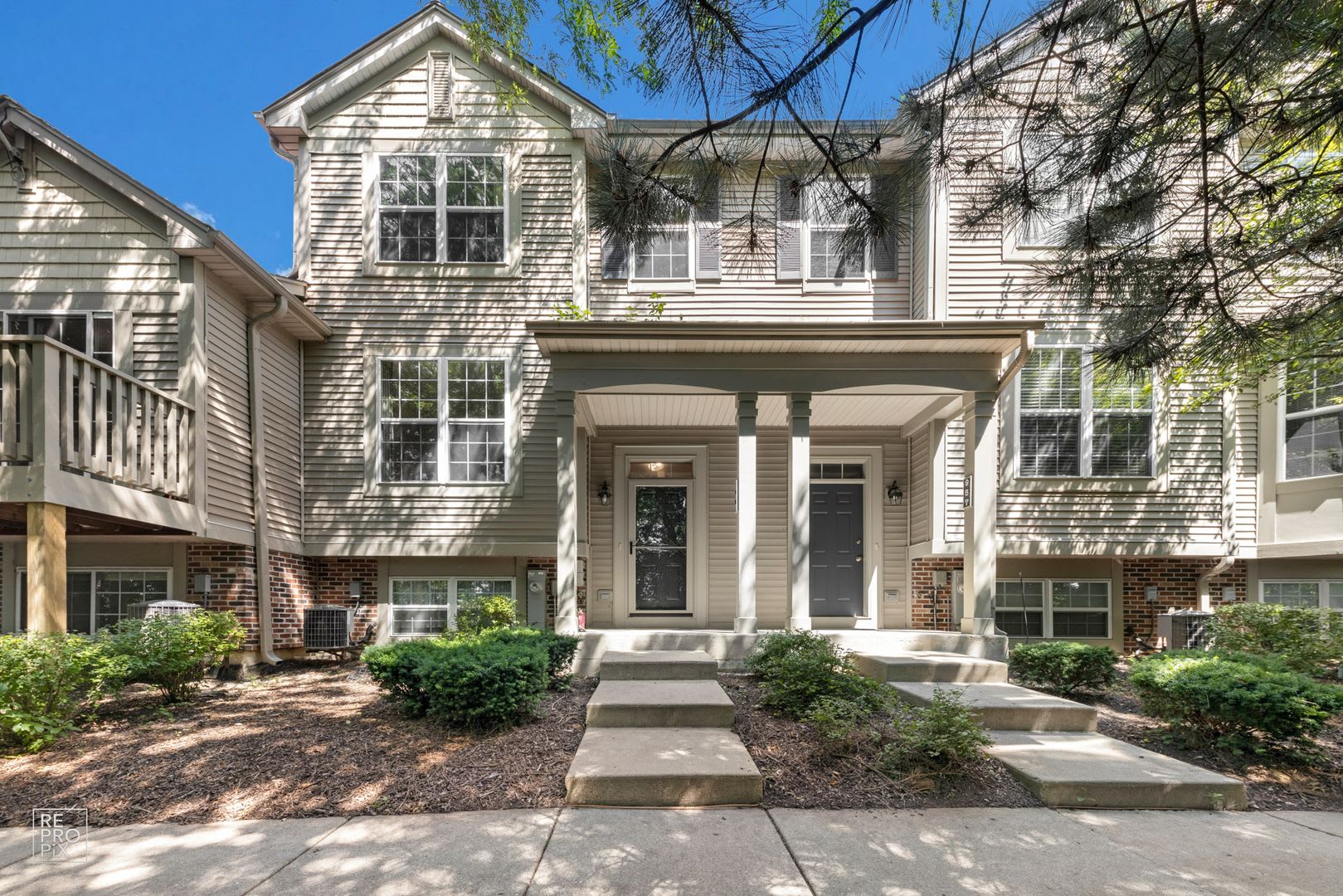 Grayslake Rental 2 Bedroom 2 5 Bathroom Townhome Cherry Creek Subdivision – photo 1 of 13