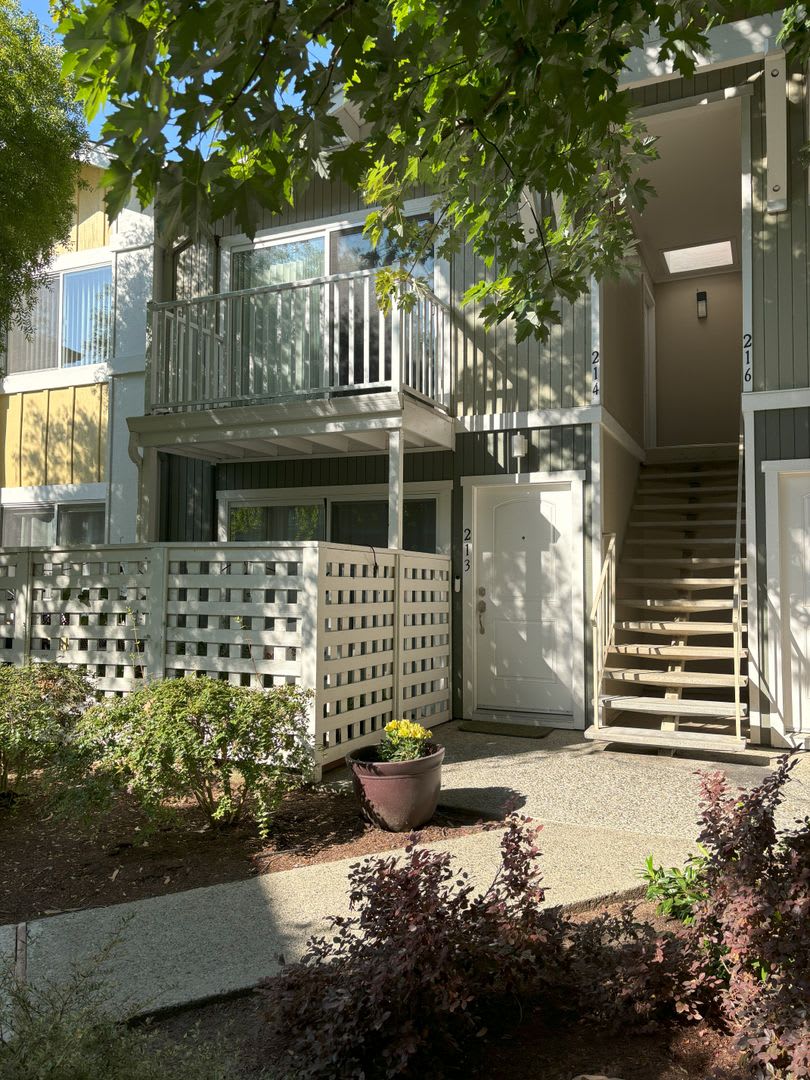 Beautiful 2Br/1Ba Condo by the Beach – photo 1 of 35