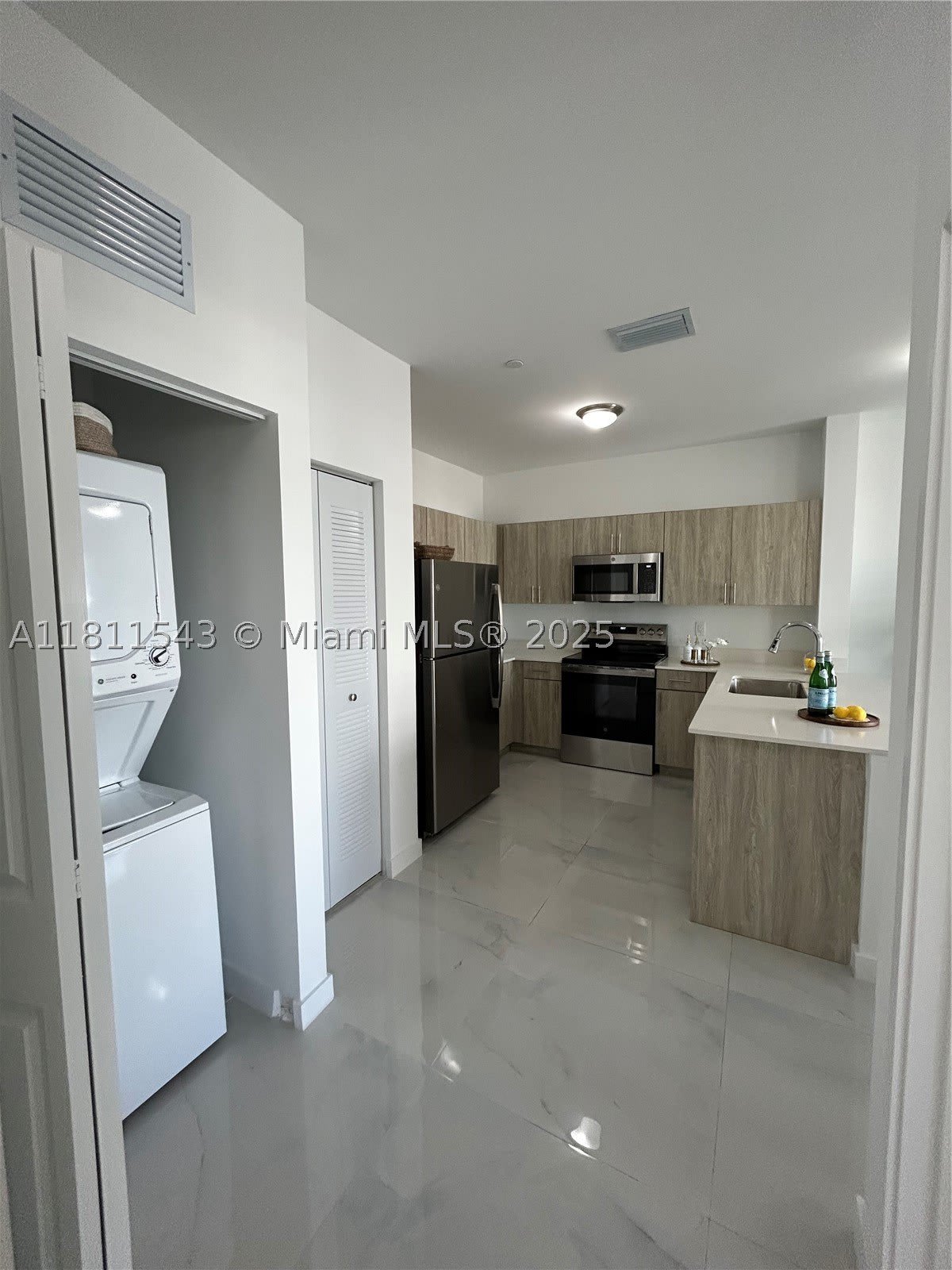1010 SW 69th Ave – photo 1 of 16